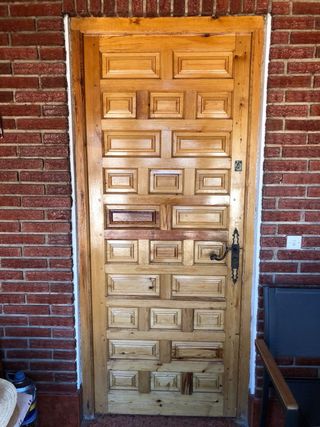 Puerta de madera rústica