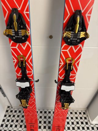 Esquís Black Crows 181cm fijación Kingpin y pieles