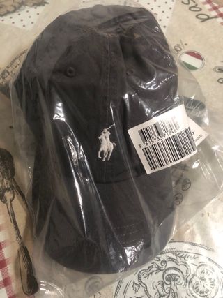 Gorra Polo Ralph Lauren gris.