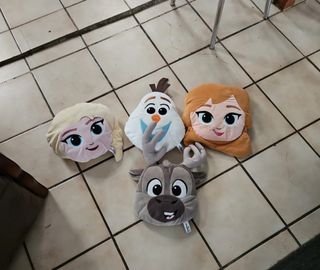 Peluches Frozen. Set de cojones