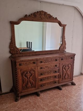 Mueble recibidor antiguo con espejo