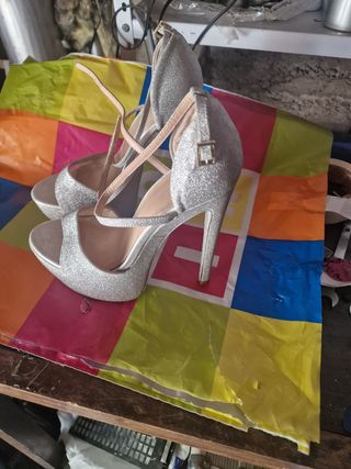 Zapatos de fiesta plateados