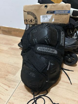 Patines Oxelo Negro Talla 42 más protecciones.