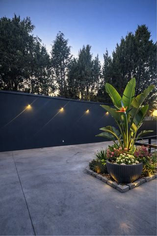 Vallas prefabricadas con instalación eléctrica