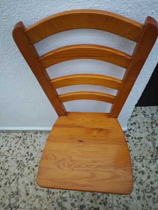 4 Sillas de Madera Marrón
