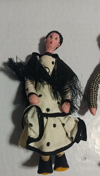 Antico paio di bambole in feltro, metà del XX secolo