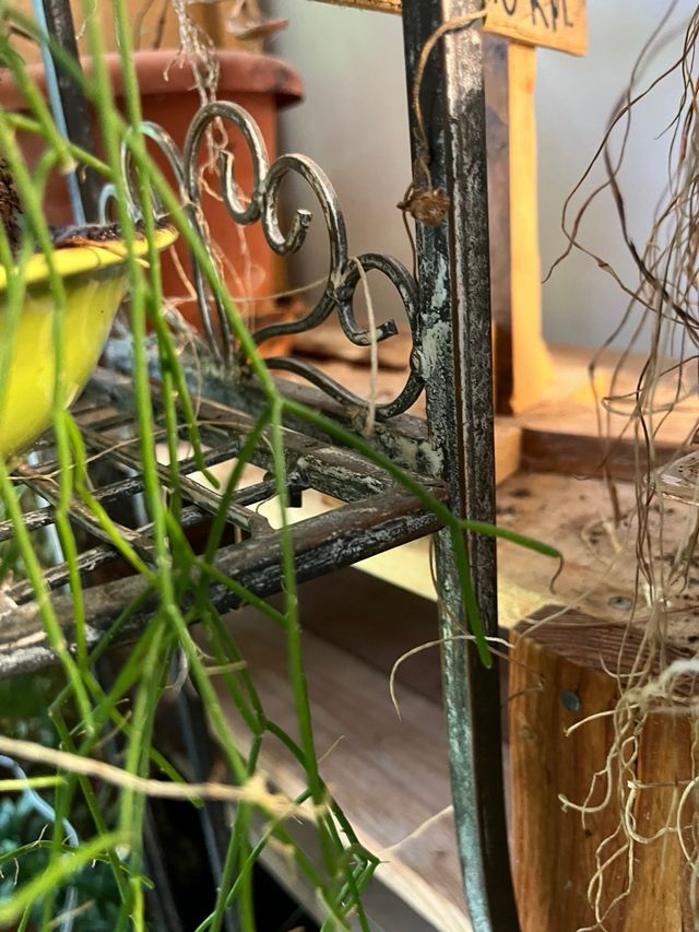 Silla de metal plegable con rinconera