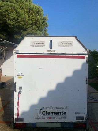 Remolque cerrado para motos