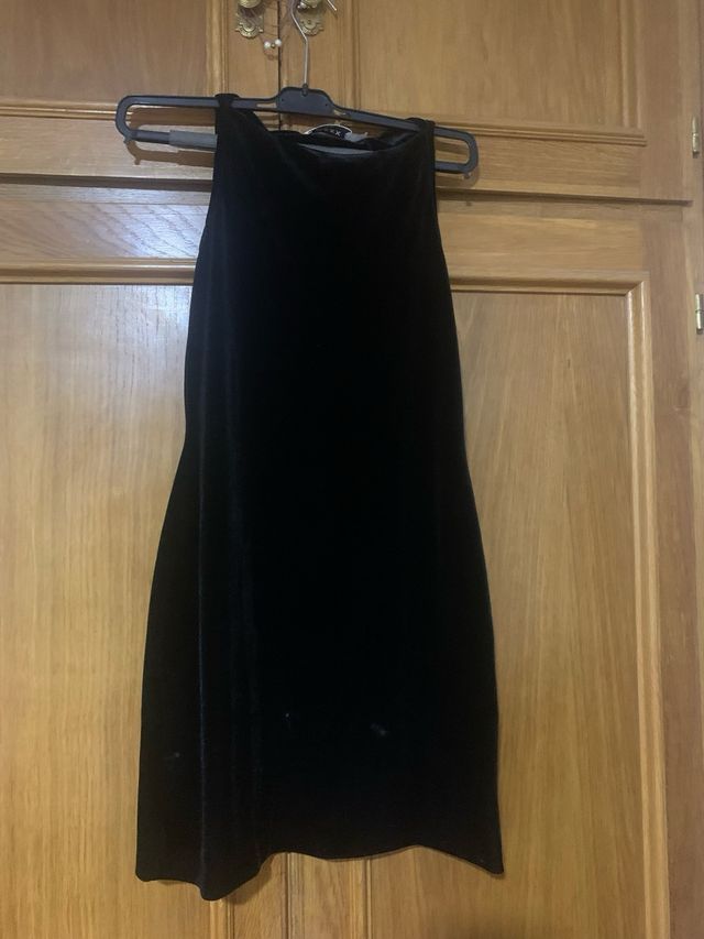 Vestido corto negro de terciopelo