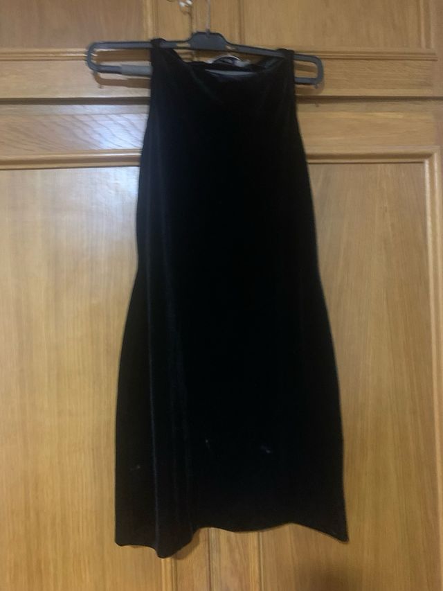 Vestido corto negro de terciopelo