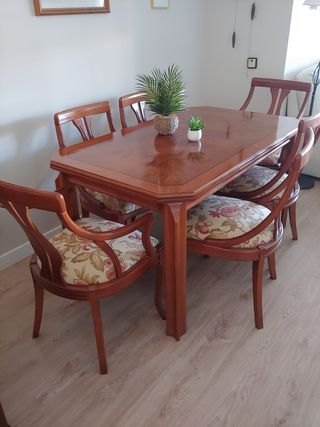 Mesa de comedor y 6 sillas EXTENSIBLE