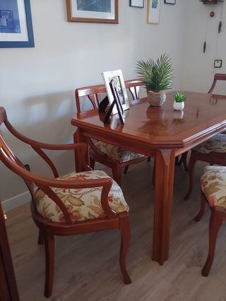 Mesa de comedor y 6 sillas EXTENSIBLE