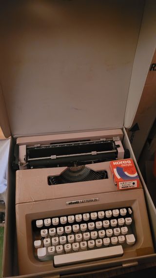 Máquina de escribir Olivetti Lettera 25