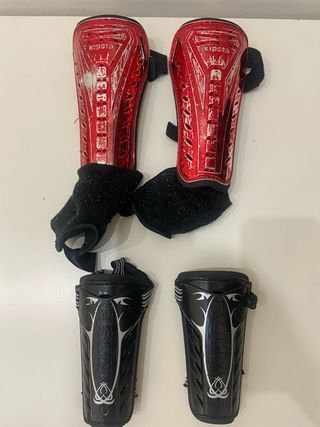 Espinilleras Kipsta rojas y negras
