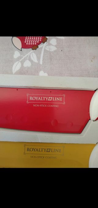 Set Coltelli Colorati con Pelapatate. In ceramica.