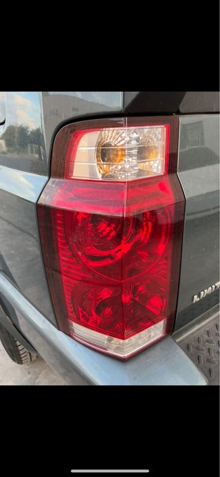 piloto trasero izquierdo jeep Commander ￼