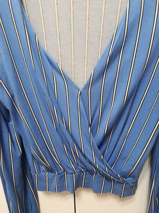 Blusa Bershka rayas cruzada azul 