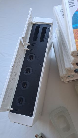 Consola Nintendo Wii + Juegos y Accesorios