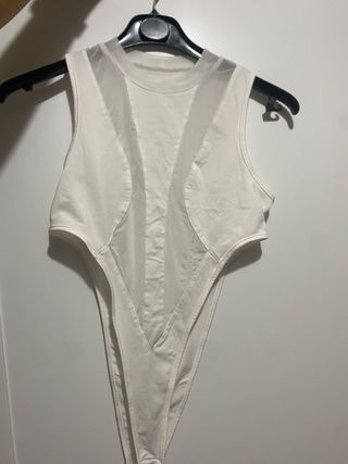 Body blanco con transparencias