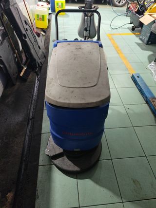 LIMPIADORA con  cepillo giratorio.