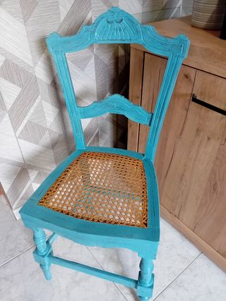 Sedia antica turchese in legno e rattan