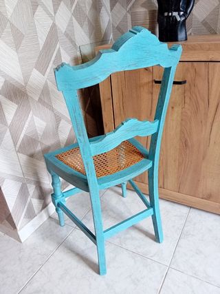 Sedia antica turchese in legno e rattan