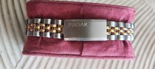 Reloj Pulsar Dorado y Plateado