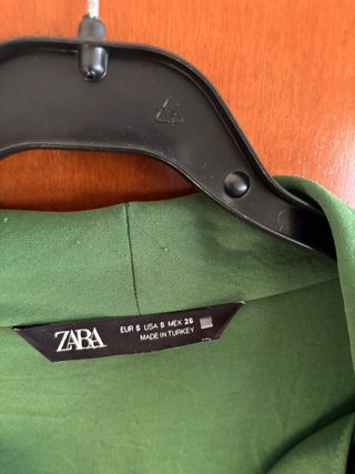Blusa verde de Zara