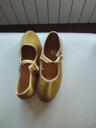 Manoletinas mostaza Talla 40 sin estrenar