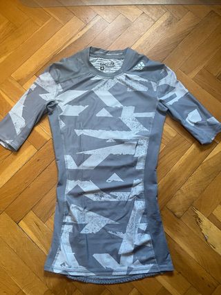 Camiseta compresión Adidas Techfit gris S