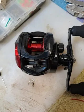 Carrete Baitcasting.-