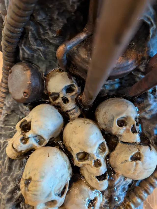 Cine - Resina Alien con base