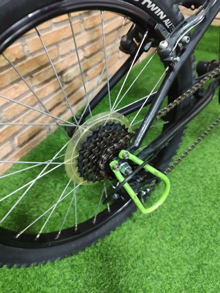Bicicleta infantil Btwin negra y verde