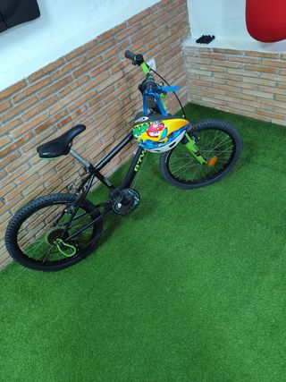 Bicicleta infantil Btwin negra y verde