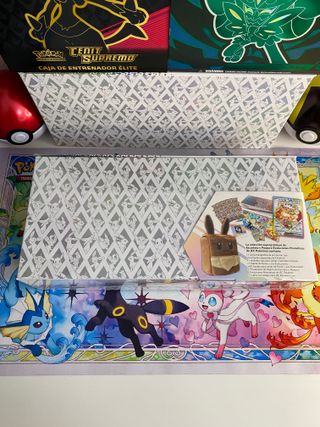 Super-Premium Pokémon Evoluciones Prismáticas.