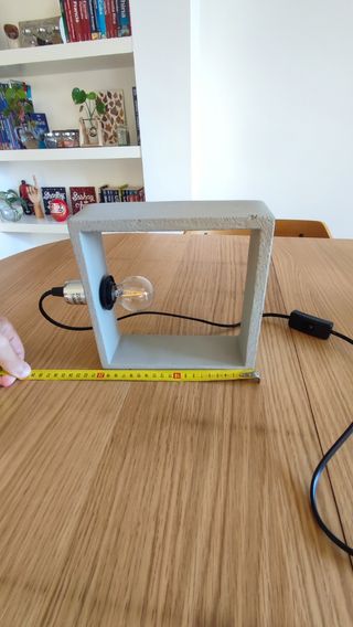 Lámpara de hormigón moderna