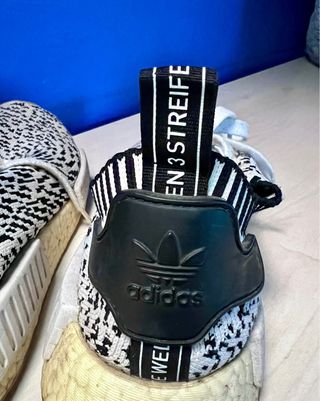Adidas NMD R1 Primeknit
buen estado