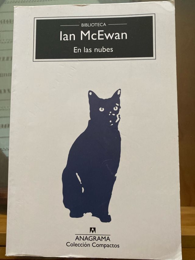 En las nubes (Compactos, 705) (Spanish Edition)