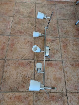 Lámpara Focos Articulada Plata y Blanca
