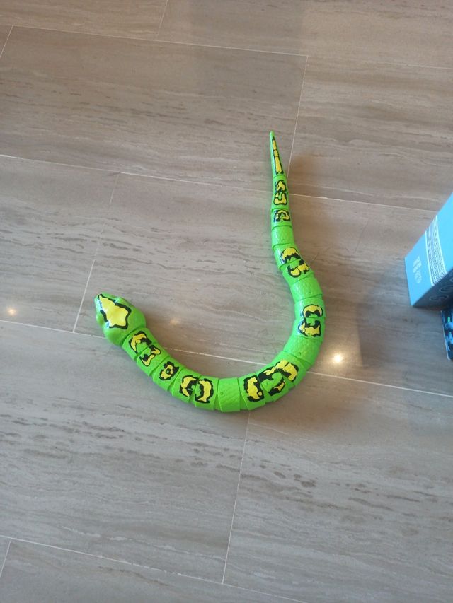 Serpiente de juguete verde