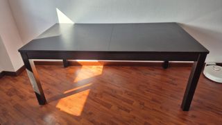 Mesa comedor extensible negra efecto madera