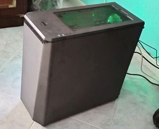 PC Gaming con LED verdi