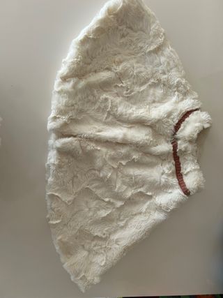Capas para niña blancas con ribetes rosa.