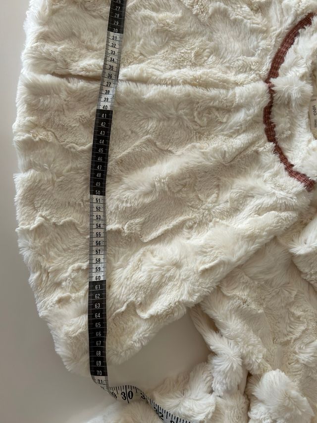 Capas para niña blancas con ribetes rosa.