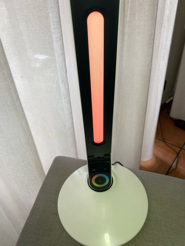 Lámpara de mesa LED RGB