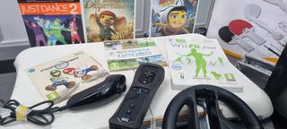 Consola Wii black edition con wiifit y Juegos 