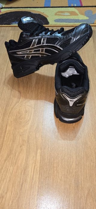 Zapatillas Asics Negras