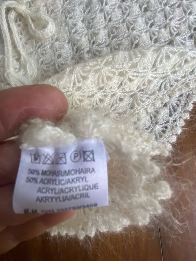 Coprispalle bianco con laccio