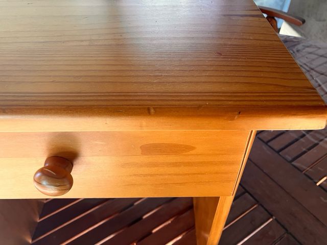 Mesilla de noche de madera