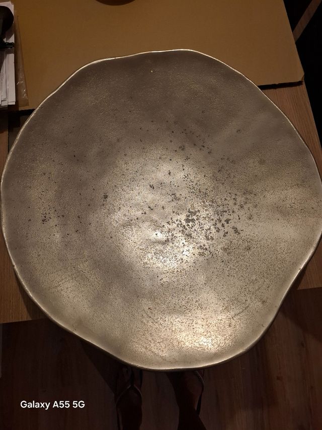 Plato de bronce decorativo